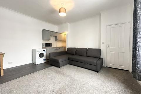 1 bedroom house to rent, Crawshaw Road, Pudsey