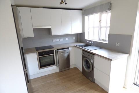 3 bedroom end of terrace house to rent, Foxbridge Drive, Chichester PO20