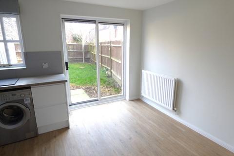 3 bedroom end of terrace house to rent, Foxbridge Drive, Chichester PO20