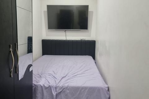 Studio to rent, Romford RM3