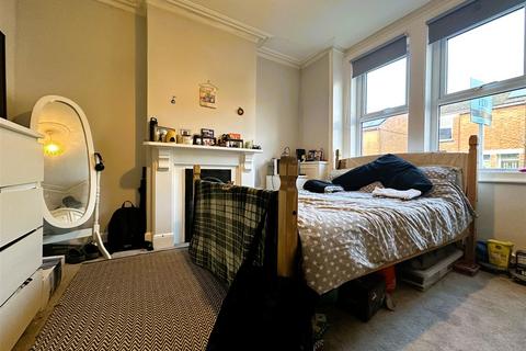 4 bedroom end of terrace house to rent, Hanman Road, Gloucester GL1