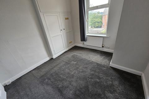 3 bedroom terraced house to rent, Dodworth Road, Barnsley