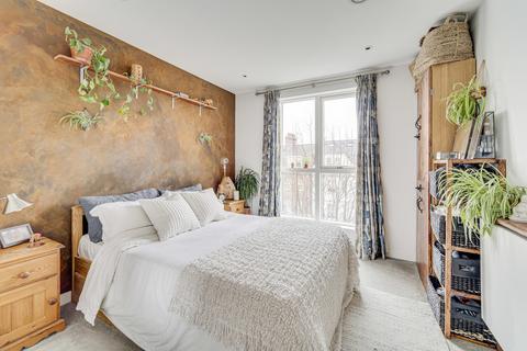 1 bedroom apartment for sale, Seven Sisters Road, Finsbury Park, London, N7