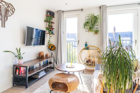1 bedroom apartment for sale, Seven Sisters Road, Finsbury Park, London, N7