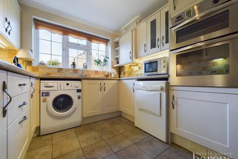 40 Cranesfield, Sherborne St John, Basingstoke, RG24 9LN