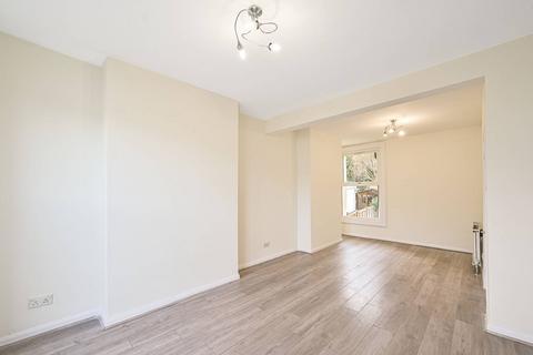 3 bedroom flat to rent, Glenthorne Road, Friern Barnet, London, N11