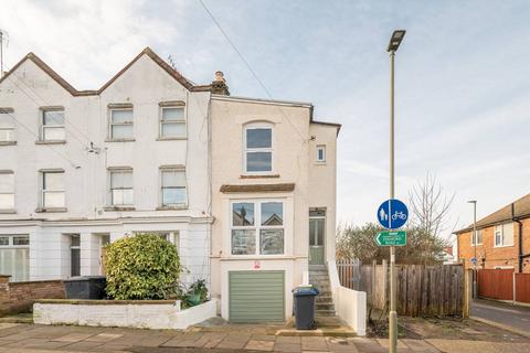 3 bedroom flat to rent, Glenthorne Road, Friern Barnet, London, N11