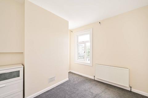 3 bedroom flat to rent, Glenthorne Road, Friern Barnet, London, N11