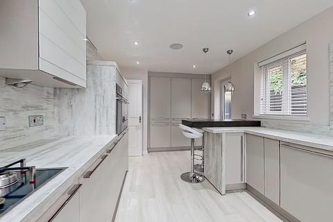 4 Manorial Road, Sutton Coldfield, B75 5UD