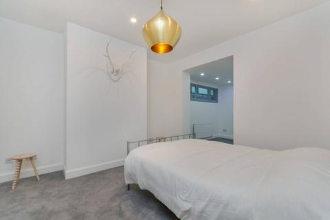 2 bedroom flat to rent, Albert Bridge Road, Battersea Park, London, SW11