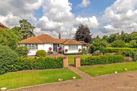 3 bedroom detached bungalow for sale, Goodyers Avenue, Radlett