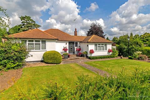 3 bedroom detached bungalow for sale, Goodyers Avenue, Radlett