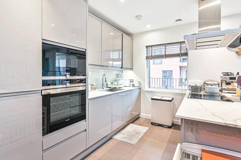 3 bedroom flat for sale, Thonrey Close, Colindale, London, NW9