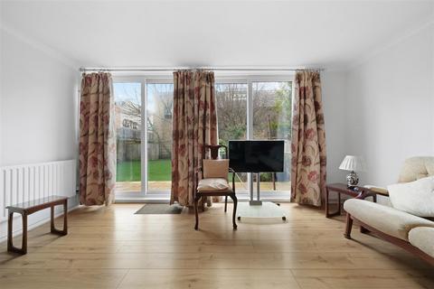 2 Florida Street, London, E2 6AL