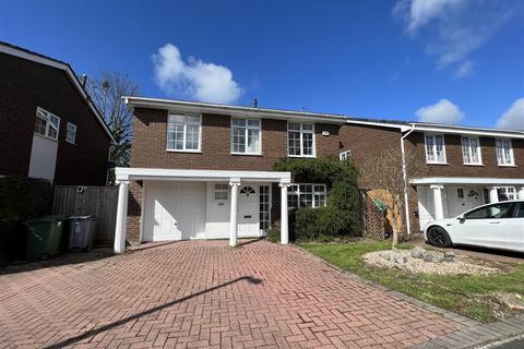 4 bedroom detached house to rent, Martin Close, Irby, Wirral