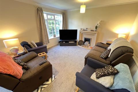 4 bedroom detached house to rent, Martin Close, Irby, Wirral