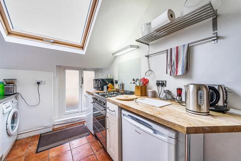 2 bedroom flat for sale, Brondesbury Road, London, NW6