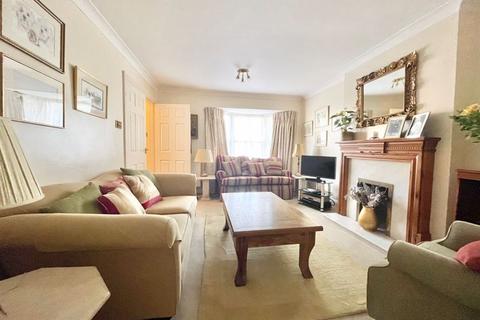 3 bedroom end of terrace house for sale, High Steet, Claygate