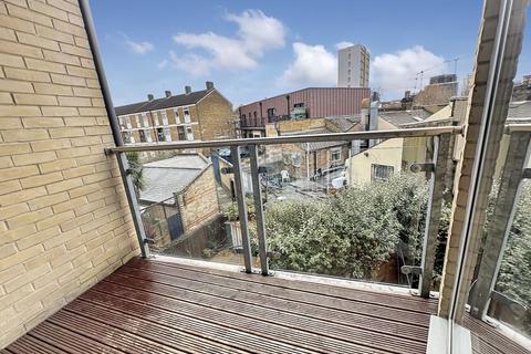 2 bedroom apartment to rent, Violet Road, London E3