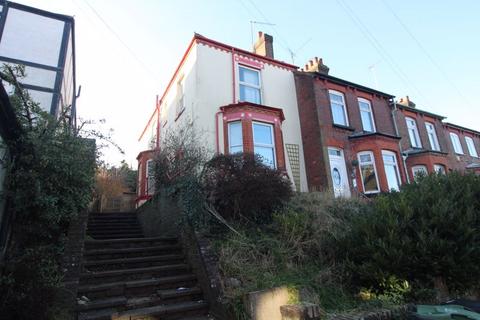 3 bedroom end of terrace house for sale, Harcourt Street, Luton