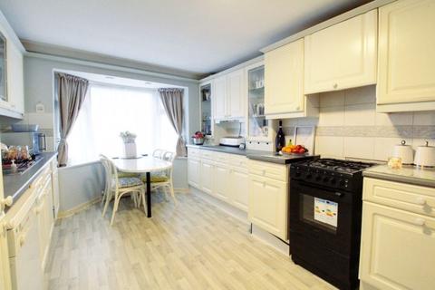 10 Bacons Drive, Cuffley, Potters Bar, EN6 4EF