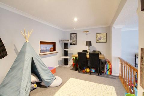 10 Bacons Drive, Cuffley, Potters Bar, EN6 4EF