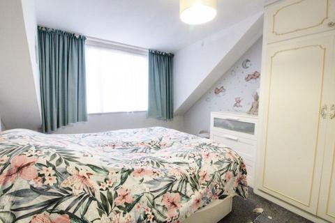 10 Bacons Drive, Cuffley, Potters Bar, EN6 4EF