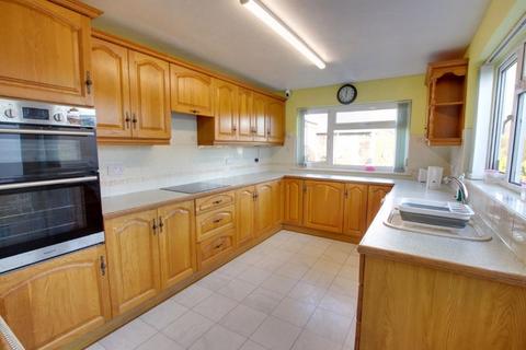 3 bedroom detached house to rent, Delamere Road, Trowbridge