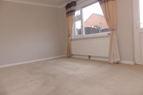 3 bedroom mews to rent, Gawsworth Close, Oldham OL2