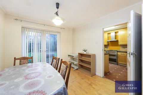 3 bedroom semi-detached house to rent, Harefield Road, Uxbridge, UB8 1PH