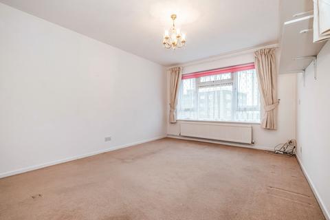 2 bedroom apartment to rent, Beachcroft Place