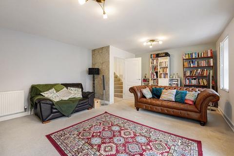 62 Westmount Close, Worcester Park, KT4 8FL