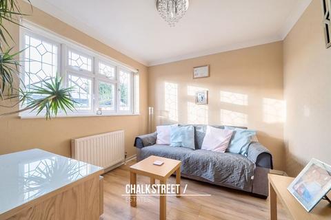 38 David Drive, Romford, RM3 0XX