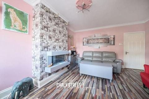 38 David Drive, Romford, RM3 0XX