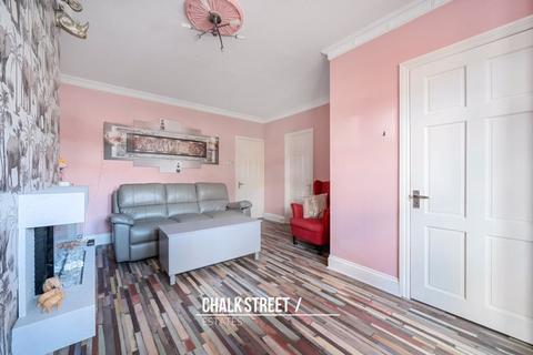 38 David Drive, Romford, RM3 0XX