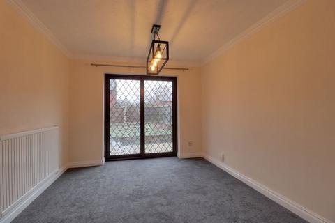 6 bedroom detached house to rent, Ampleforth Drive, Stafford ST17