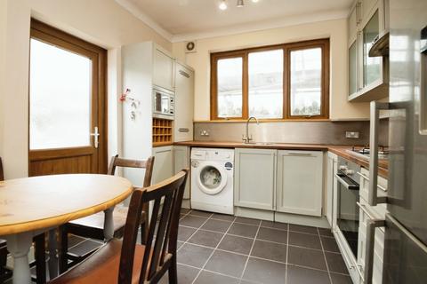 2 bedroom apartment to rent, Marlborough Road, Penylan