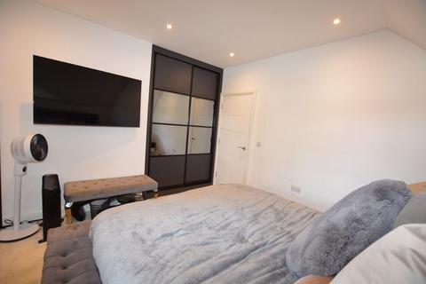 2 bedroom apartment for sale, St. Catherine's Court, Uxbridge Road, Hatch End