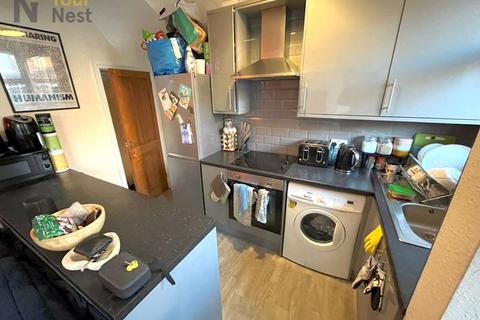 4 bedroom terraced house to rent, Talbot Terrace, Burley, Leeds, LS4 2RN