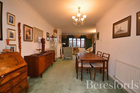 4 Esk Way, Romford, RM1 4YH