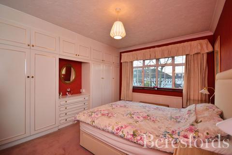 4 Esk Way, Romford, RM1 4YH