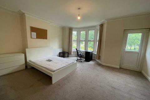 5 bedroom terraced house to rent, Gloucester Road, Bristol BS7