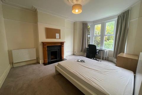 5 bedroom terraced house to rent, Gloucester Road, Bristol BS7