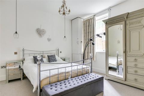 3 bedroom apartment to rent, London W9