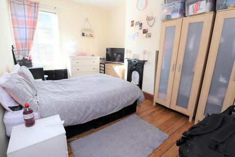 1 bedroom house to rent, Arthur Street, Farsley, Pudsey, West Yorkshire, UK, LS28