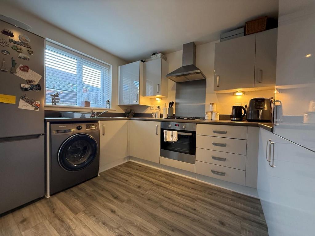 Kitchen 2.jpg