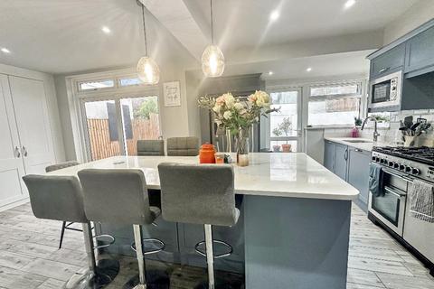 19 Farm Fields, South Croydon, CR2 0HQ