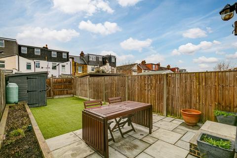 46 Queens Road, New Malden, KT3 6BX