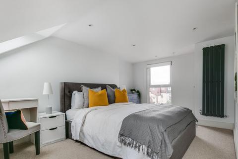 46 Queens Road, New Malden, KT3 6BX