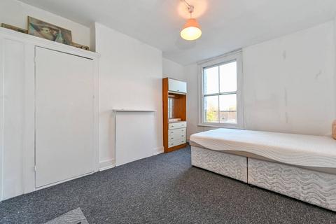 3 bedroom flat to rent, Highbury Park, Islington, London, N5